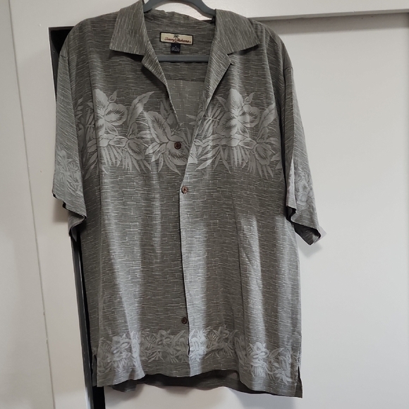 Tommy Bahama Other - Tommy Bahama VTG Silk Coastal Hawaiian Gray Pattern Casual Button Down Shirt